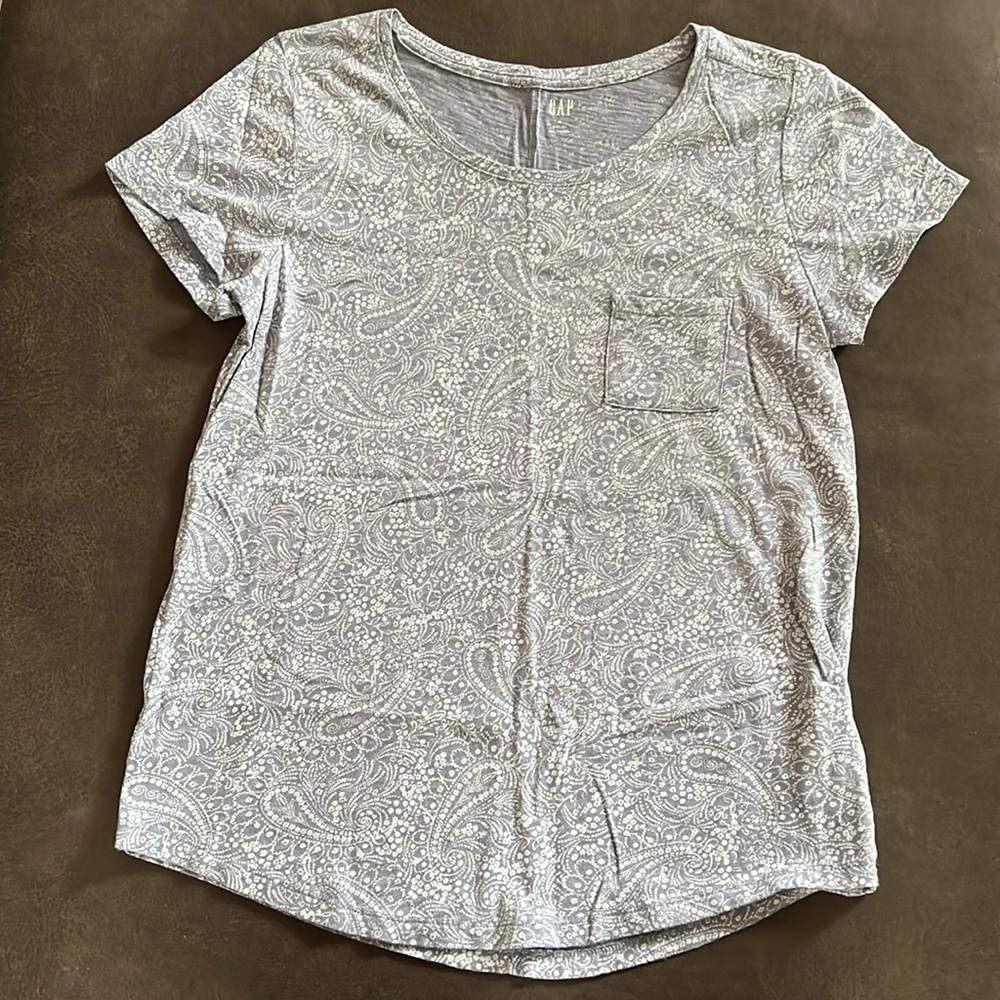 Women’s GAP t-shirt
